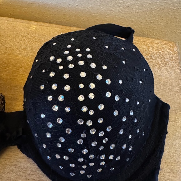 Victoria's Secret Black Bra with Silver Accents - Picture 5 of 8